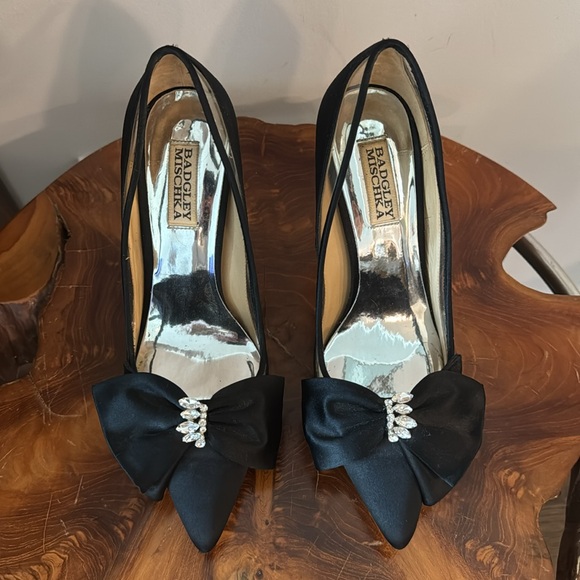 Badgley Mischka Frances Black Bow Heels - Picture 4 of 7
